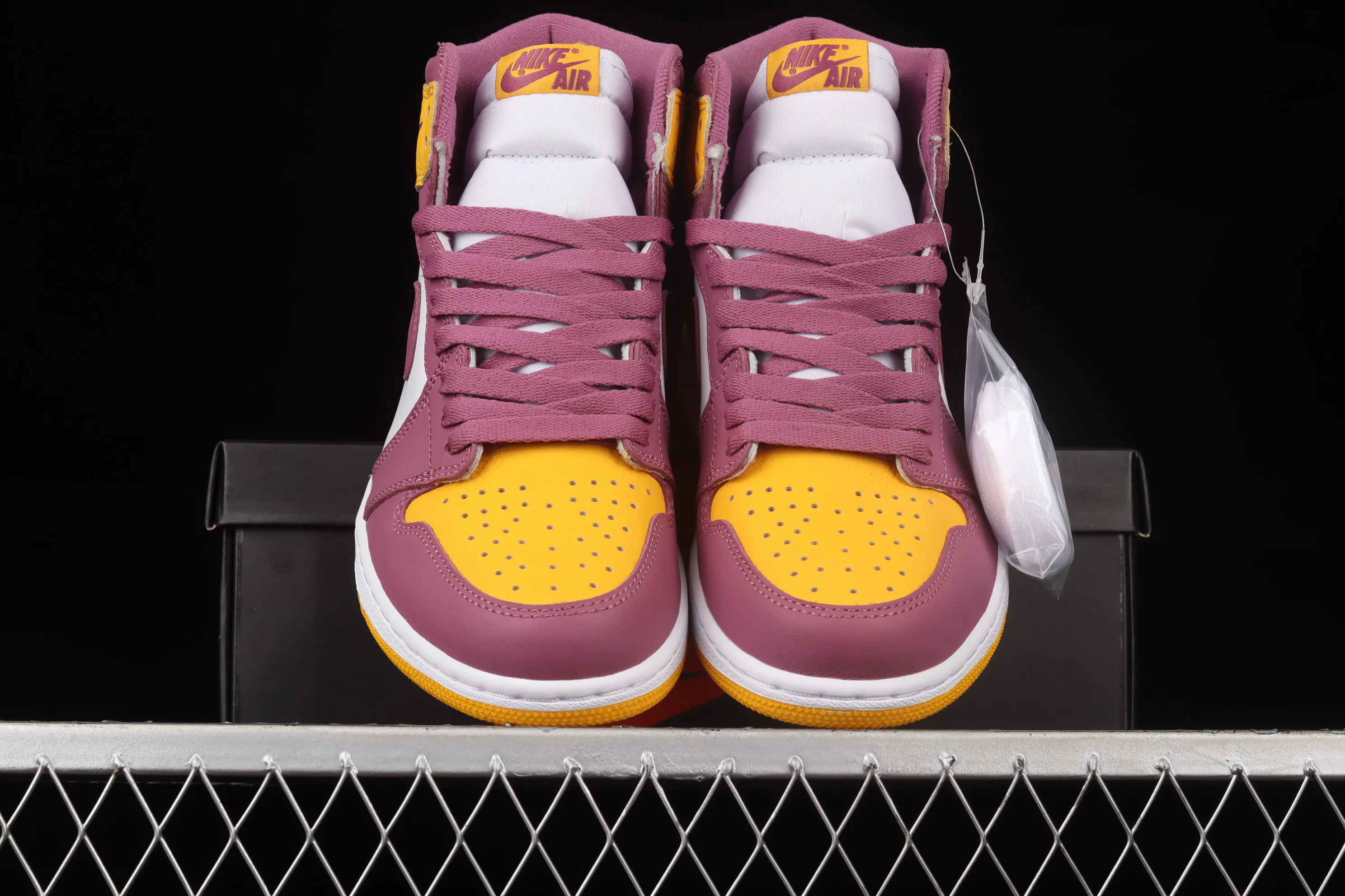 All categories Air Jordan Jordan series basketball shoes Air Jordan 1 High Pure original version Air Jordan 1 "Sail University Red" AJ1 Joe 1 White and Purple Gold Brotherhood high-top basketball shoes 555088-706